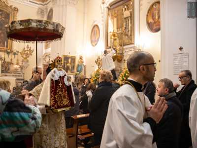 ...e, accompagnata dalla musica dell�organo...